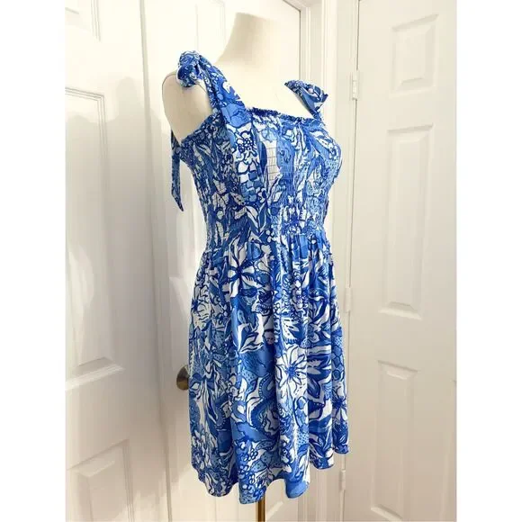 Lilly Pulitzer Blue Tang Flocking Fabulous Floral Rivera Smocked Romper Size Sma - Picture 2 of 5